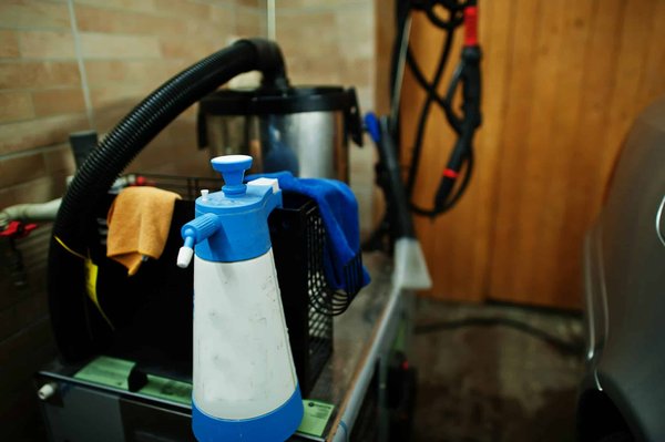 What are the characteristics of an anti-fog car spray ?